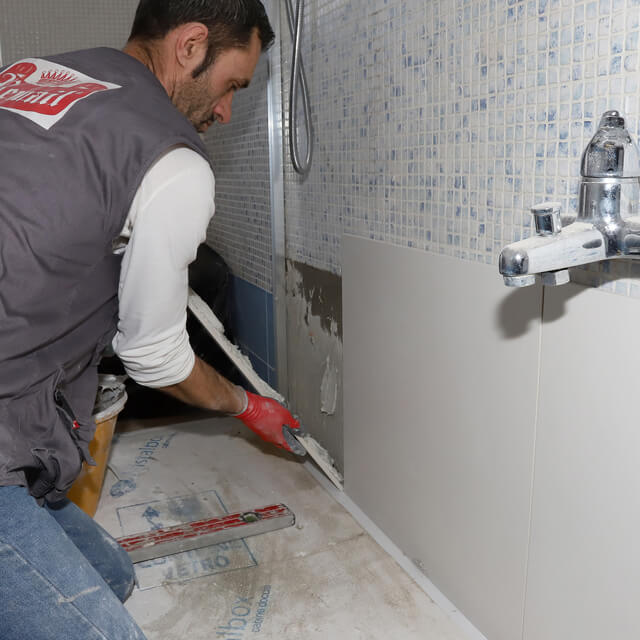 Posa rivestimento parete in grès